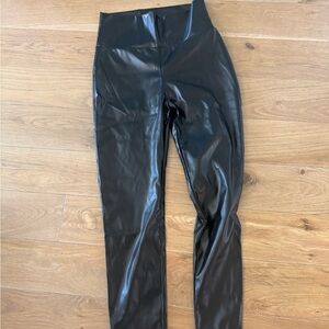 Heimish USA women’s leather look pants. Black size Large polyester/spandex